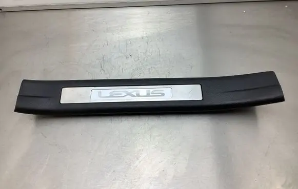 Lexus RX 330 - 350 - 400H Rear sill trim cover 6794048020 6791848030