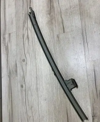 Toyota Hilux VIII Front door windshield rail 