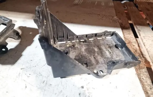 Peugeot 5008 Battery box tray 9689002180