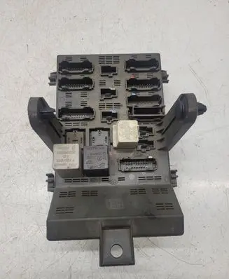 Renault Laguna II Fuse module 7700821586