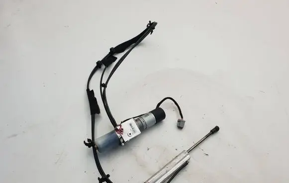Volvo XC70 Tailgate hydraulic set 31218393 VT0A07320293 DA1H110930