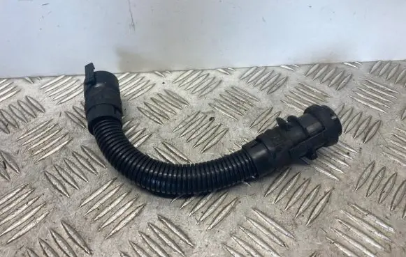 BMW 3 E90 E91 Breather hose/pipe 7803848