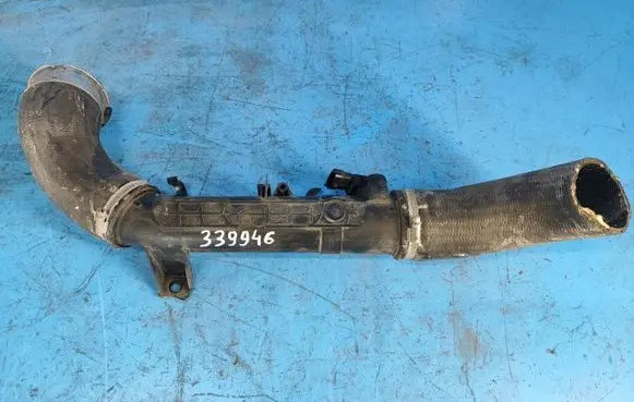 Volvo XC70 Air intake hose/pipe 31368609