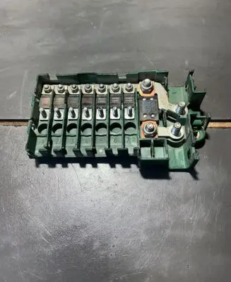 BMW 5 E39 Fuse module 8387541