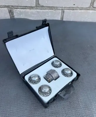 KIA EV6 Anti-theft wheel nuts and lock