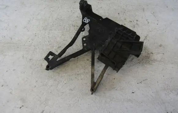 Mercedes-Benz E W213 Front bumper mounting bracket A2136206400
