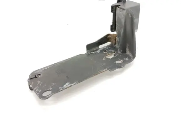 BMW 3 E92 E93 Radiator mount bracket 7117812 23781010 7591647