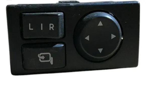 Isuzu D-Max Wing mirror switch M42200 M42200RT50