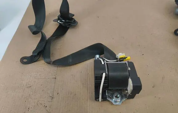 Volkswagen Touran II Front seatbelt 1T2857705D 34151707 040941