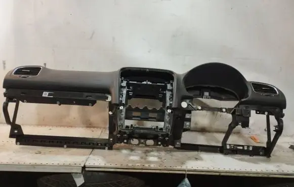 Volkswagen Golf VI Dashboard