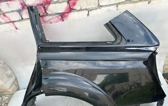 Audi Q7 4L Rear arch 4L0810101C