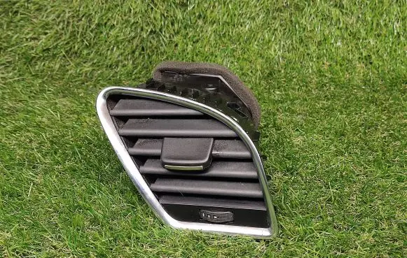 Audi A4 S4 B8 8K Dashboard side air vent grill/cover trim 8T1820902C
