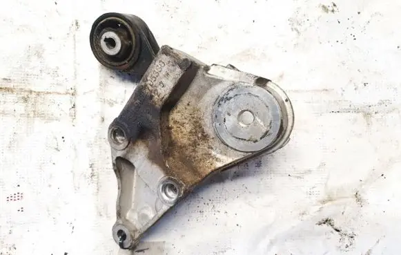Peugeot 607 Engine mount bracket 9632705380