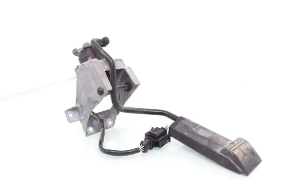 Audi A6 S6 C4 4A Accelerator throttle pedal 4A1721507G 028907475B 0205001032