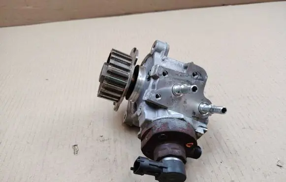 Opel Combo E Fuel injection high pressure pump 9817903080