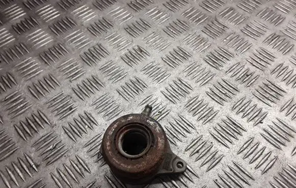 Ford Focus clutch release bearing 8667378