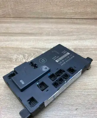 Mercedes-Benz E W211 Door control unit/module 2118701126 00401599