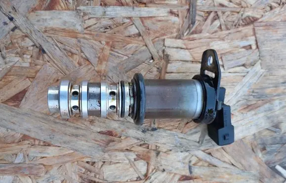 BMW 1 E81 E87 Camshaft vanos timing valve 7584115