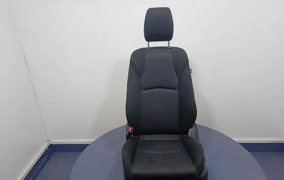 Mazda 3 II Front driver seat 