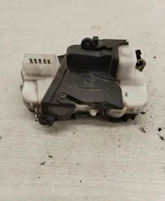 Peugeot 406 Front door lock (next to the handle) 
