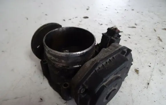 Audi A6 S6 C5 4B Throttle valve 078133063AK