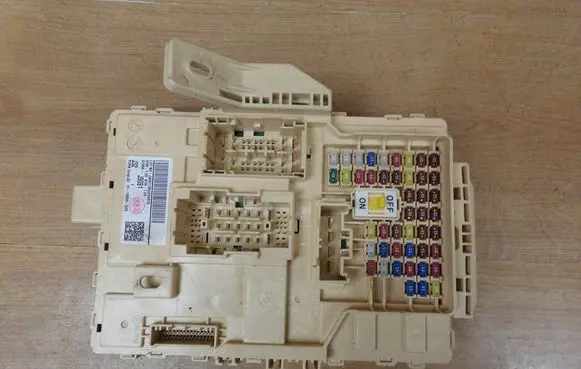 Hyundai Kona I Fuse module 91950J9081