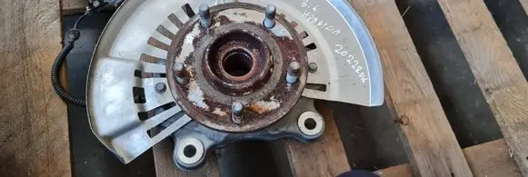 Front wheel hub