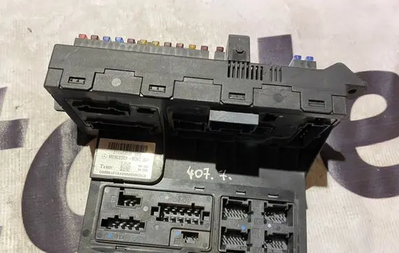 Mercedes-Benz E W211 SAM control unit a2115453801