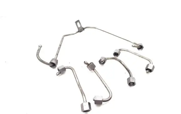 Land Rover Discovery Sport Fuel injector supply line/pipe 