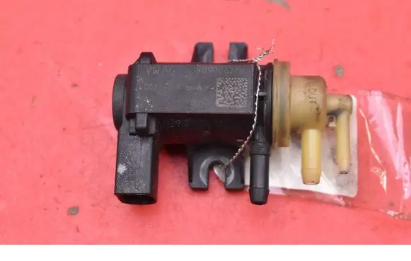 Volkswagen PASSAT CC Vacuum valve 1K0906627B