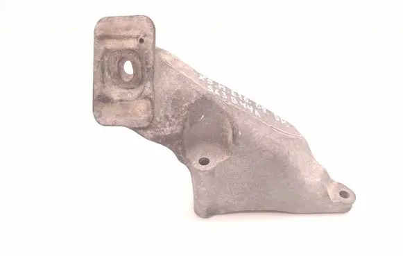 Engine mounting bracket