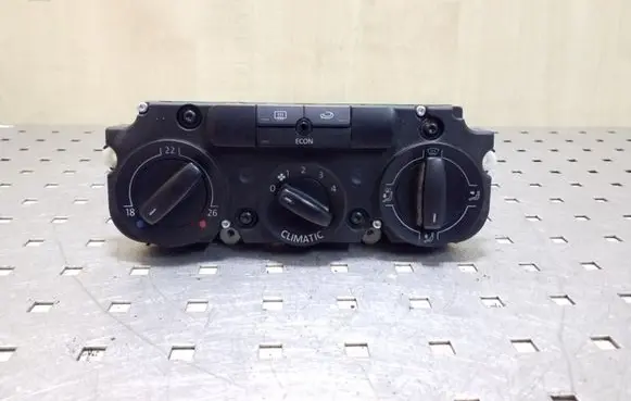 Volkswagen PASSAT B6 Climate control unit