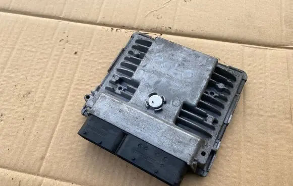 Volkswagen Polo V 6R Engine control unit/module 03F907309AJ 5WP44821 03F906070GD