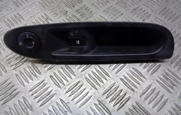 Renault Clio II Quarter vent window switch 