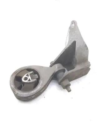 Nissan Qashqai Engine mount bracket 820077221 F6043000