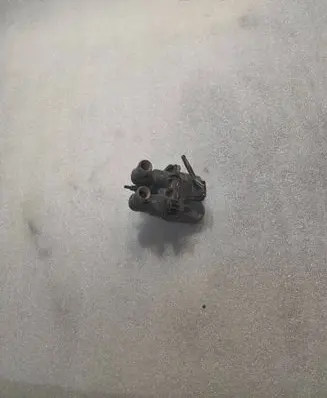 Mercedes-Benz E W124 Coolant heater control valve 0008306584