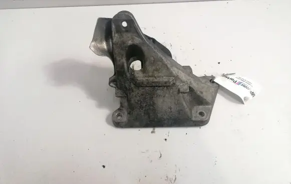 BMW 5 E60 E61 Engine mounting bracket 6765004