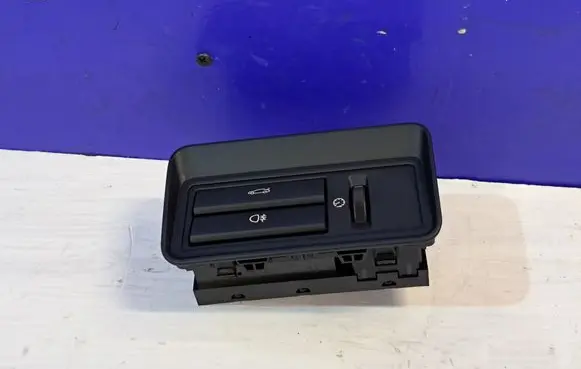 Jaguar XJ X351 Tailgate/boot open switch button AW9311654AB