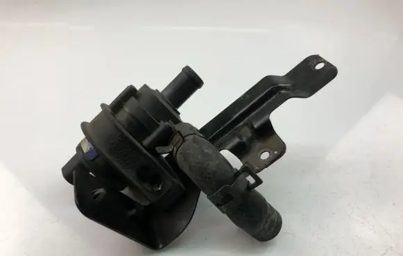 Volkswagen Eos Water pump 30950000