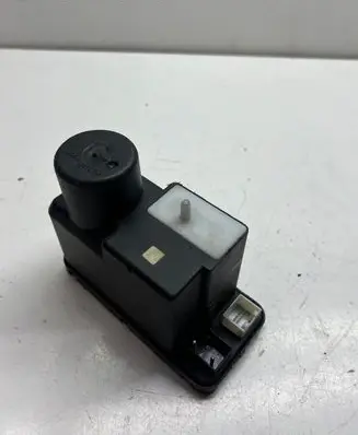 Audi A6 S6 C4 4A Central locking vacuum pump 4A0862257C