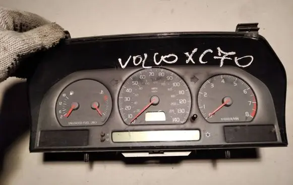 Volvo XC70 Speedometer (instrument cluster) 9148930 69794680T