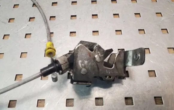 Loading door lock