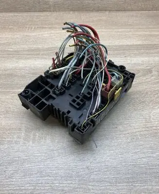 Peugeot 406 Fuse module 9628024480
