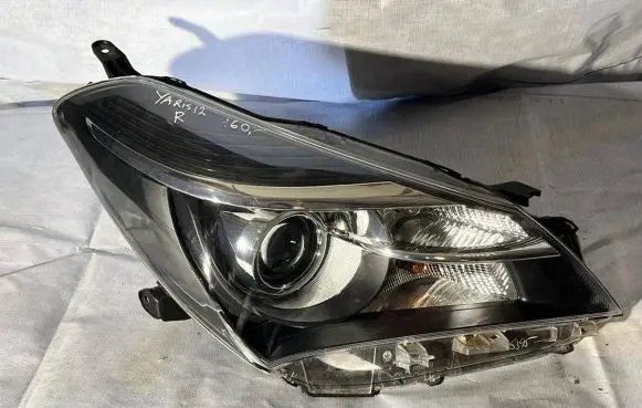 Toyota Yaris Headlight/headlamp