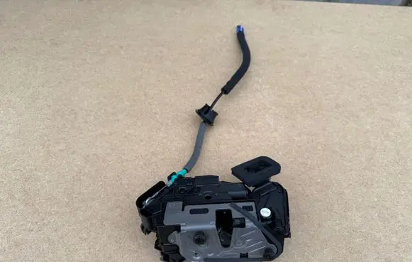 Audi Q3 F3 Rear door lock 5TA839016Q