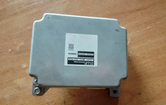 Nissan Pathfinder R51 Transfer box differential control unit 330845X40D