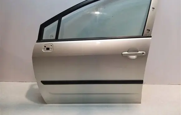 Toyota Corolla Verso E121 Front door 