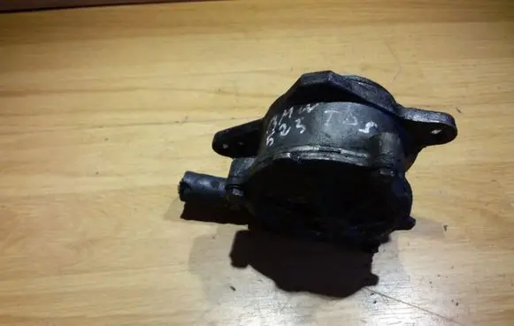 BMW 5 E39 Vacuum pump 96110885