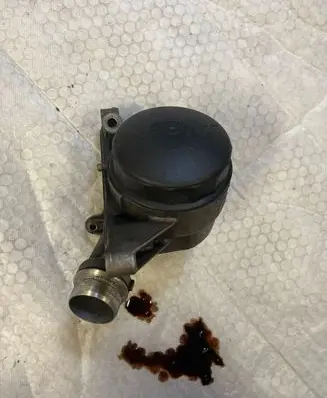 BMW X5 E70 Engine oil radiator 7576521 7573032 7516383