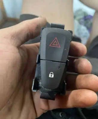 Renault Megane III Hazard light switch